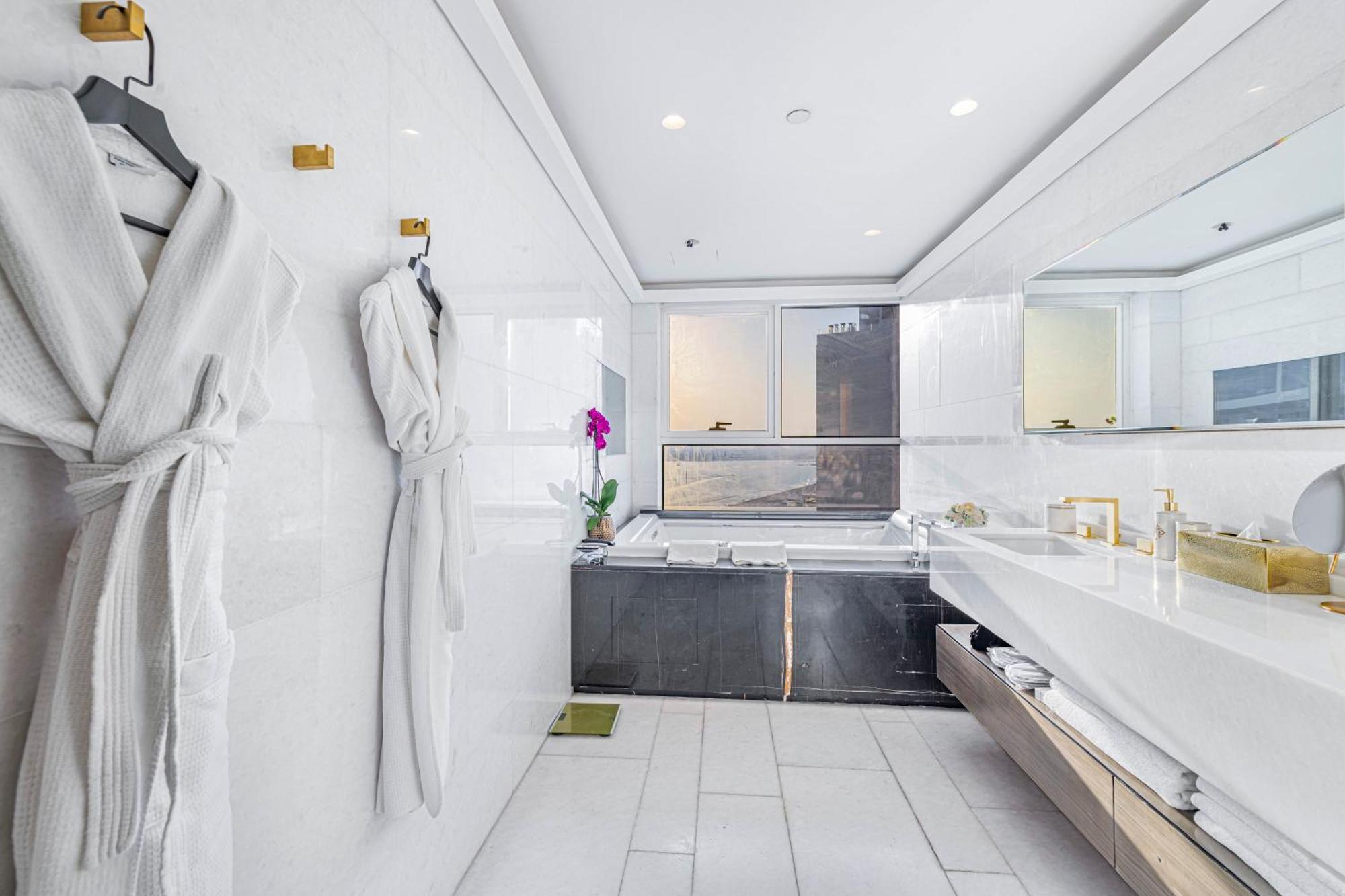 Five Palm Jumeirah 2Br Luxury Penthouse , Full Marina See View With Private Pool Dubai Bagian luar foto